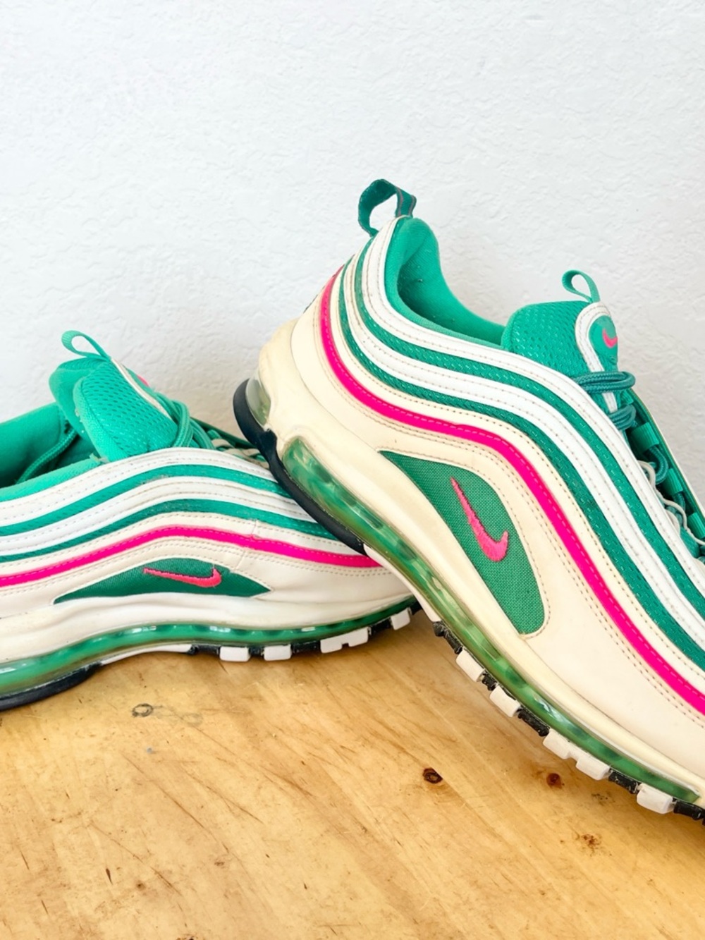 NIKE AIR MAX 97 “SOUTH BEACH” SZ 11.5 WHITE-PINK BLAST-KINETIC GREEN 921826-102